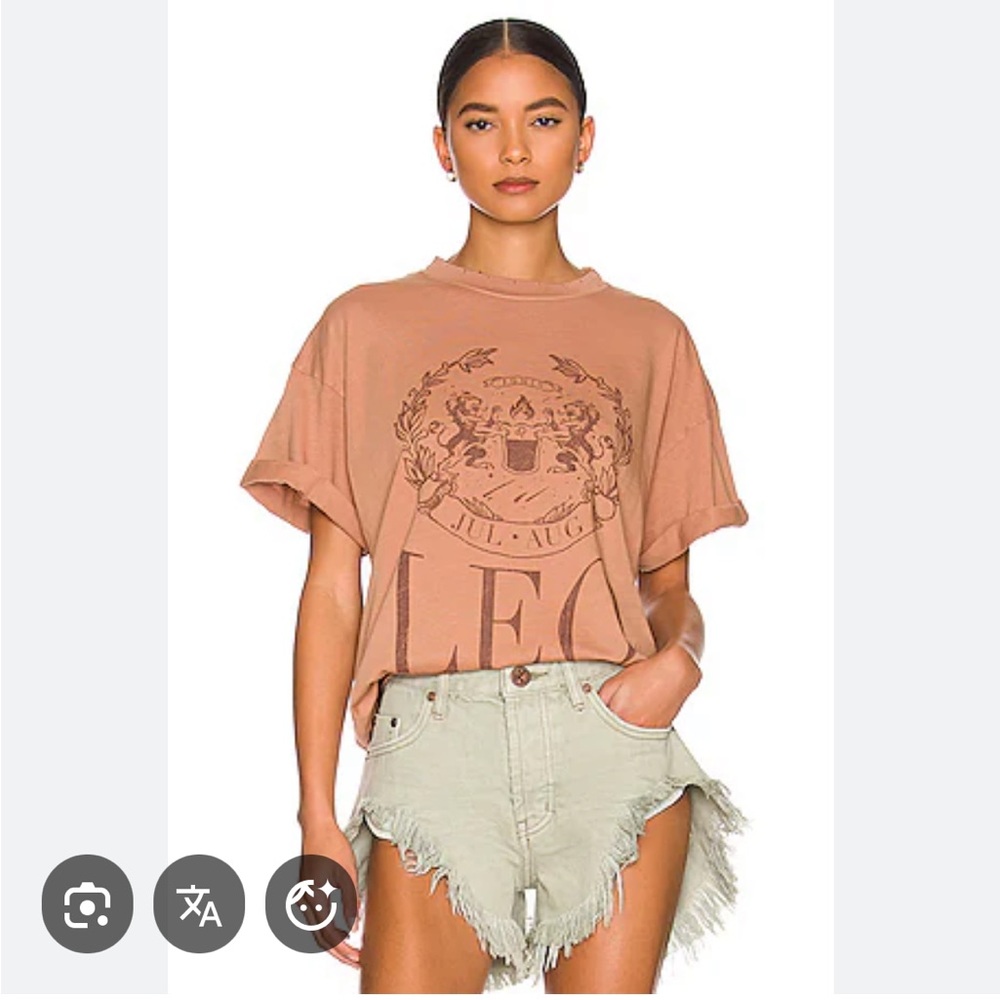 Girl Dangerous‎ Collegiate Leo Graphic T-Shirt in Clay Size Small